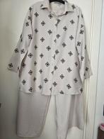 Lichtbeige tweedelige set met print, Kleding | Dames, Kostuum of Pak, Beige, Maat 42/44 (L), Nieuw