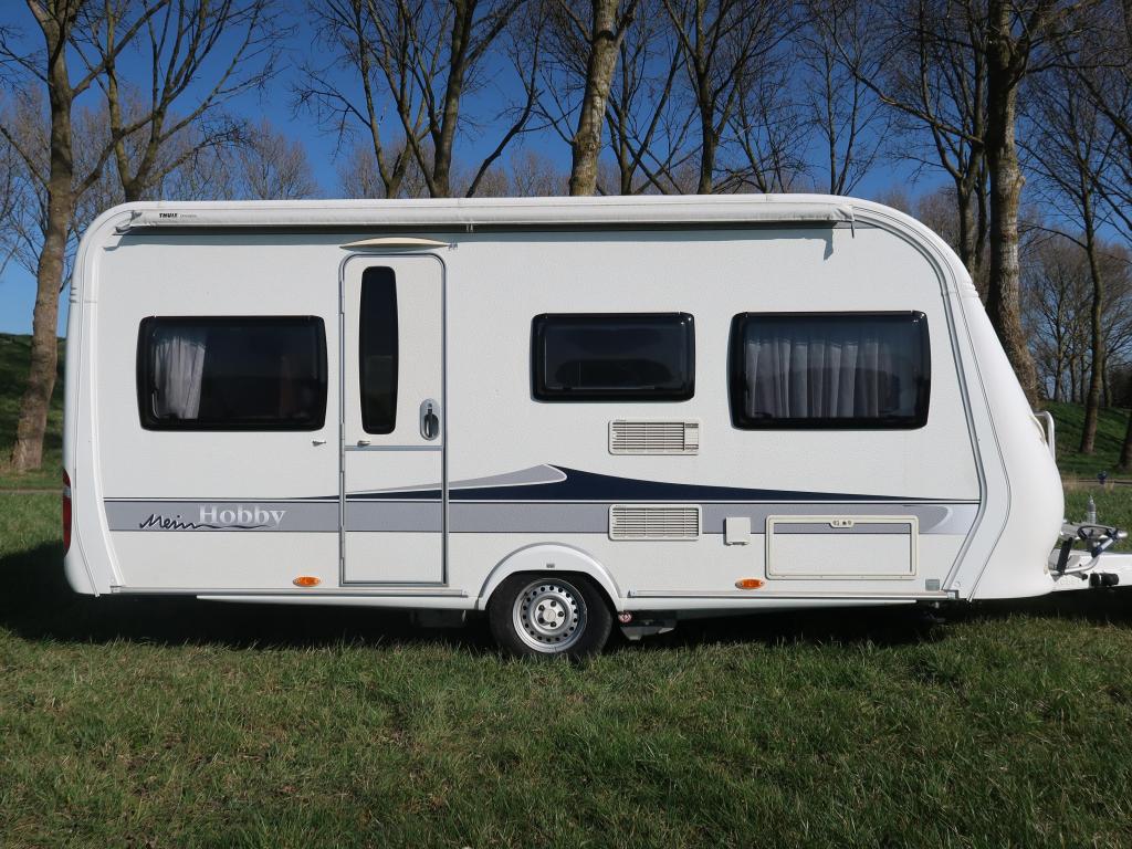 TOPSTAAT: Hobby Excellent 455 UF / Thule luifel, Caravans en Kamperen, Caravans, Rondzit, Hobby, Schokbreker, Bedrijf