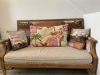 Klassieke houten bank met 3 sierkussens, Huis en Inrichting, Banken | Bankstellen, Gebruikt, 150 tot 200 cm, Tweepersoons, 75 tot 100 cm