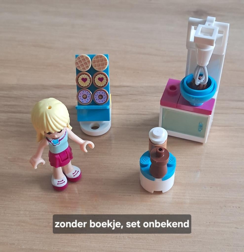 Lego Friends Minifiguur met bakkerij accessoires, Ophalen of Verzenden, Gebruikt, Overige merken