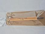 Nieuwe bamboe pen met gravure, Verzamelen, Pennenverzamelingen, Ophalen of Verzenden, Nieuw, Balpen, Overige merken