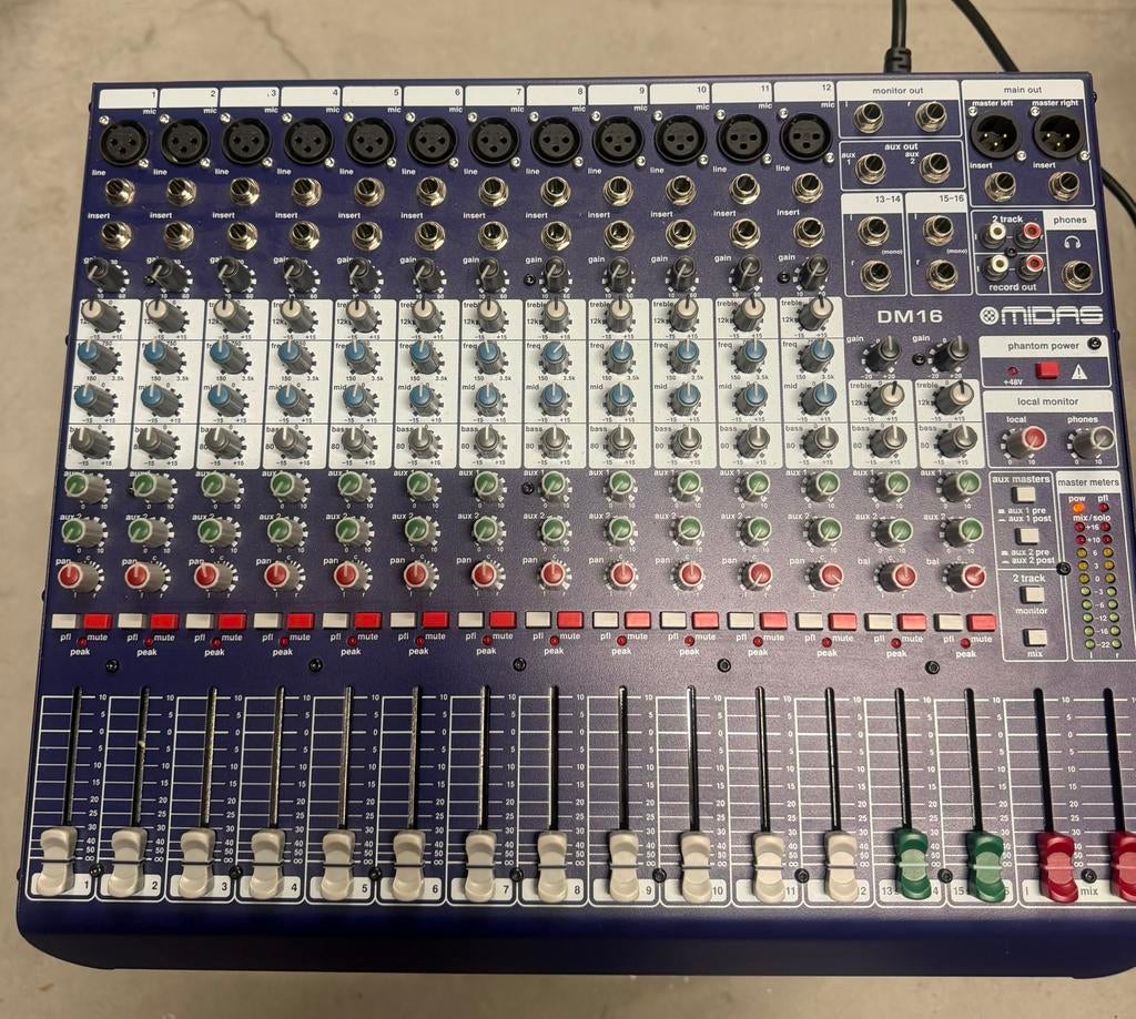 Midas DM16 16-kanaals Analoge Mixer, Muziek en Instrumenten, Mengpanelen, Ophalen, Zo goed als nieuw, 10 tot 20 kanalen