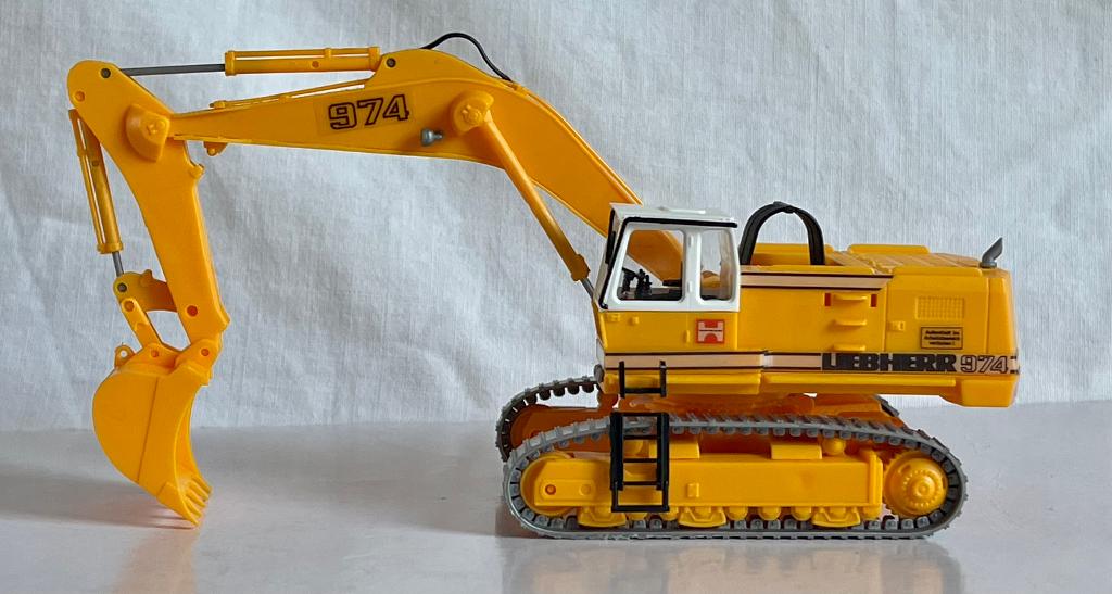 Kibri: Liebherr 974, Ophalen of Verzenden, Gebruikt, Hijskraan, Tractor of Landbouw, Overige merken