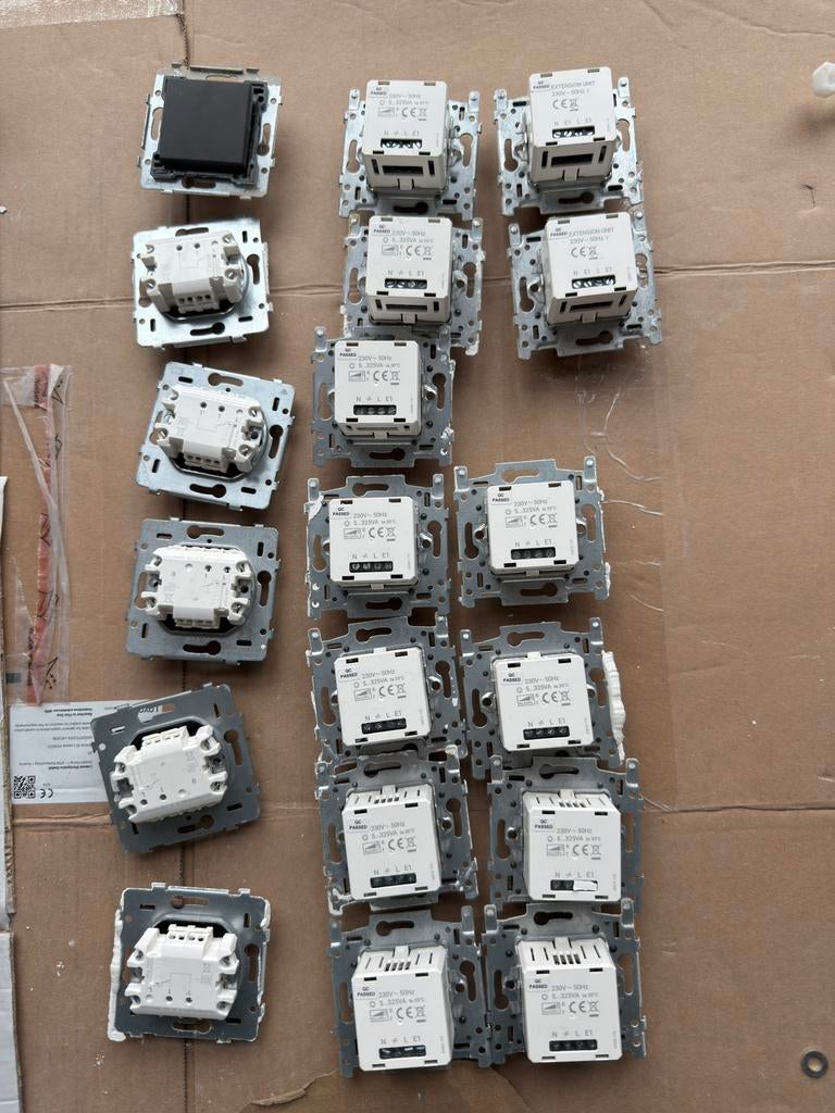 Niko Dimmers en Schakelaars (11x Dimmer, 2x Extensie), Doe-het-zelf en Verbouw, Ophalen, Gebruikt, Overige typen