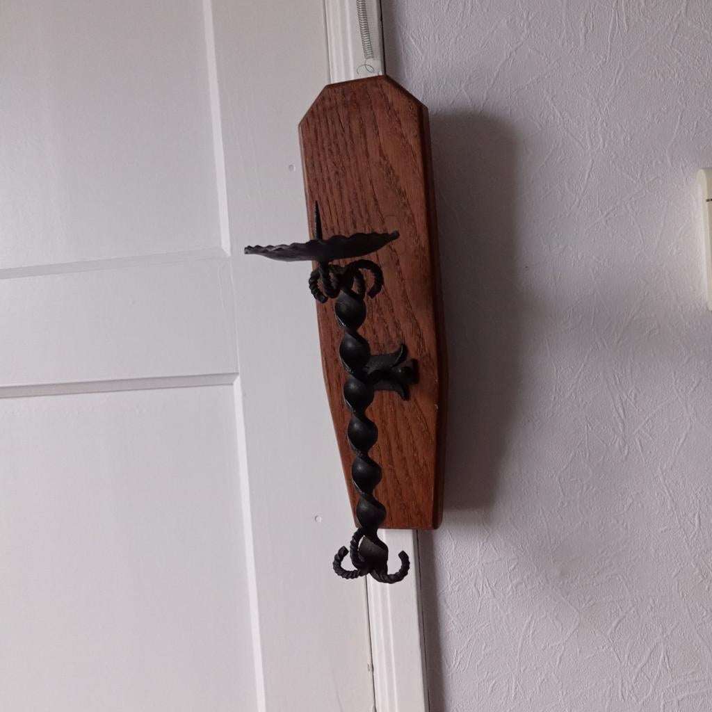 Vintage eiken hout en metaal wand kaars houder
Kaars houder, Ophalen of Verzenden