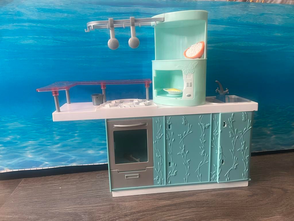 Barbie keukentje met accessoires, Ophalen of Verzenden, Zo goed als nieuw, Meisje