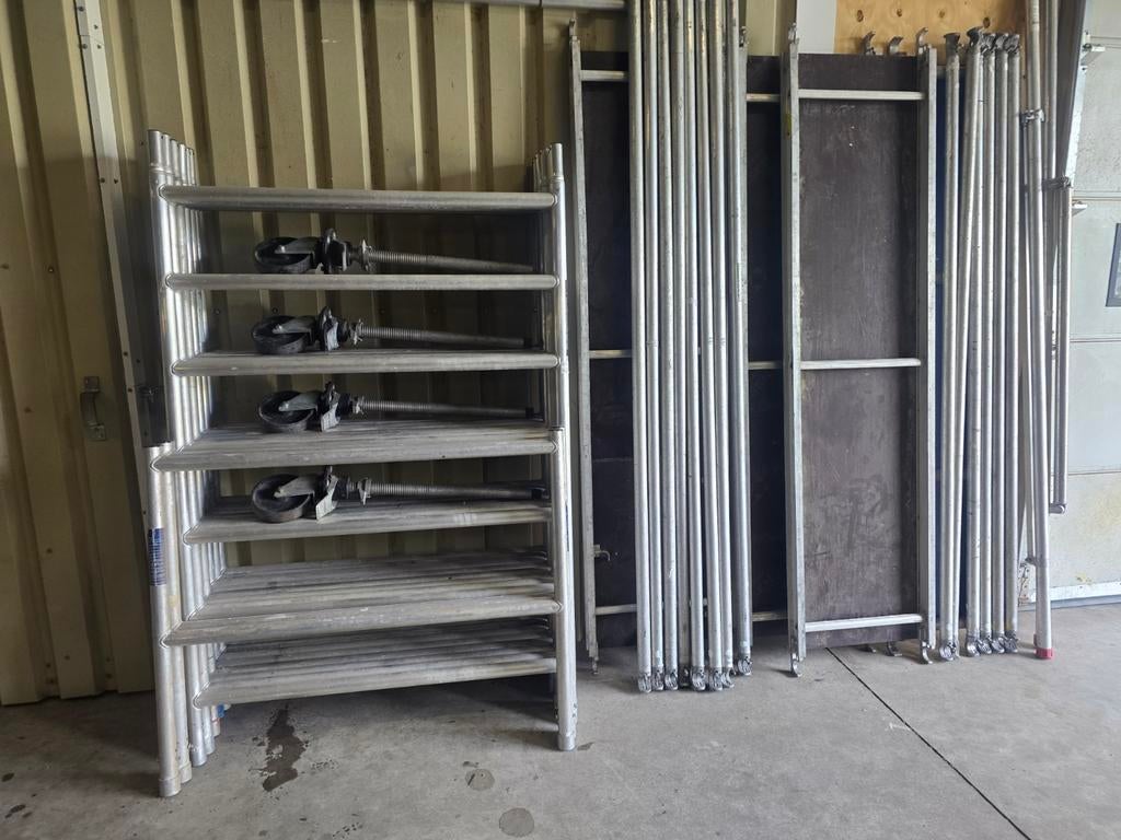 Altrex aluminium rolsteiger 10.20wh, Doe-het-zelf en Verbouw, Steigers, Ophalen, Gebruikt, Rolsteiger of Kamersteiger, 5 meter of hoger