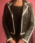 Zwart zachtleren jasje met witte bies, maat 38/M, Ophalen of Verzenden, Zo goed als nieuw, Maat 38/40 (M), Zwart