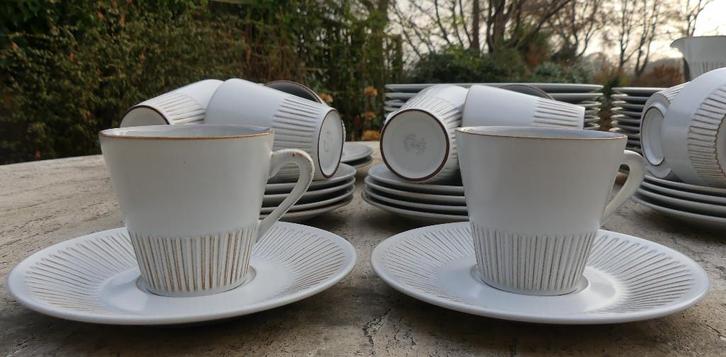 Fris Edam Cleopatra Borden + Koffie K en S + Melkkan, Antiek en Kunst, Antiek | Servies los, Ophalen of Verzenden