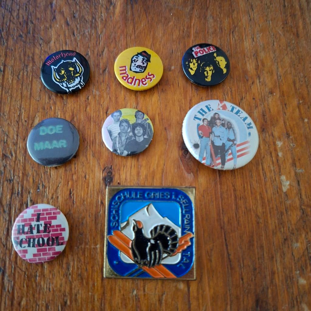 Tekoop  buttons, Verzamelen, Ophalen, Overige onderwerpen