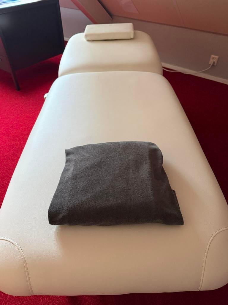 Elektrische massagetafel, Sport en Fitness, Ophalen, Zo goed als nieuw, Massagetafel