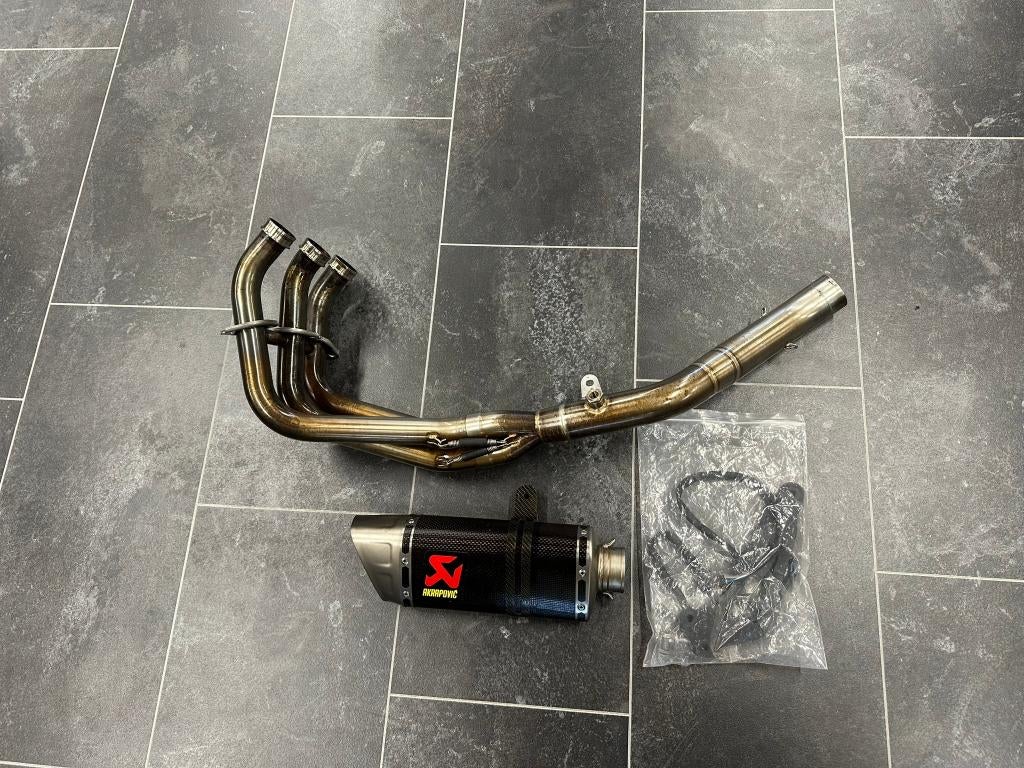 Akrapovic Yamaha MT09 Racing Line Carbon (vanaf 2021), Motoren, Ophalen, Gebruikt