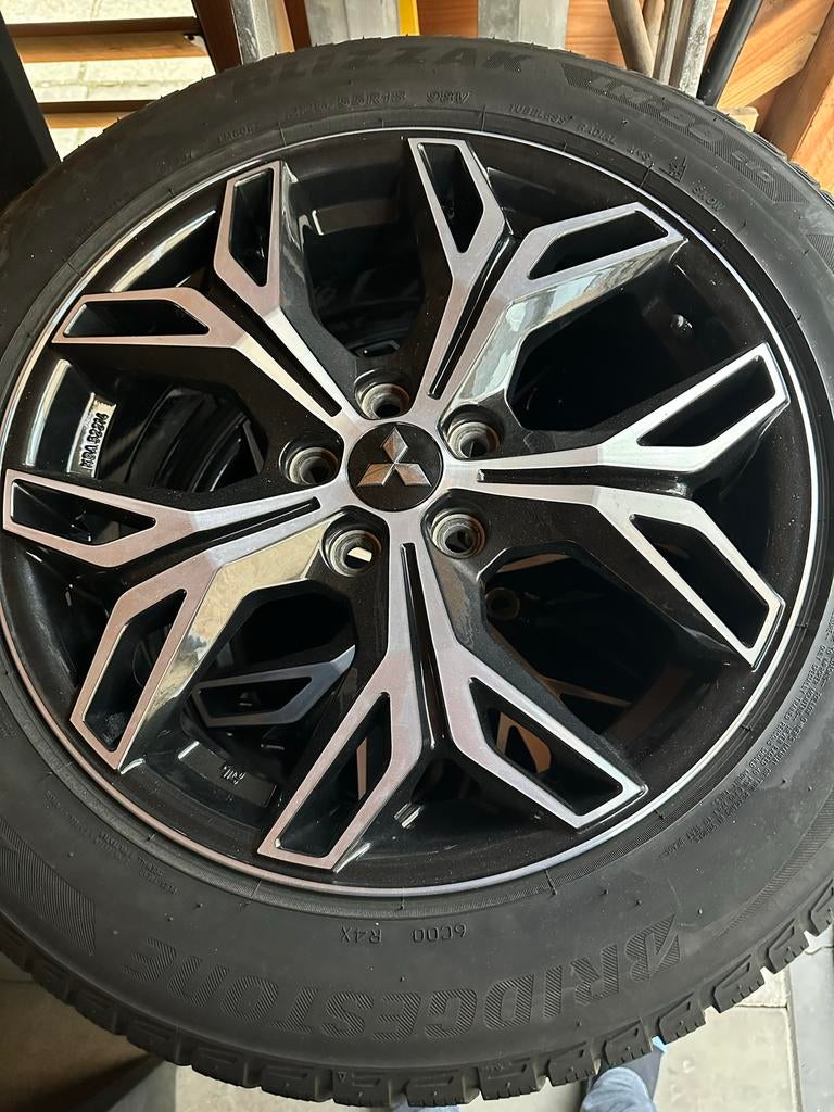 Bridgestone winterbanden met velgen voor Mitsubishi, Auto-onderdelen, Banden en Velgen, Ophalen, 18 inch, Gebruikt, Banden en Velgen