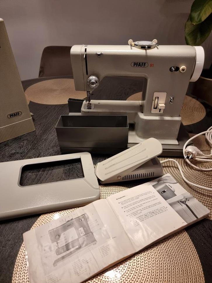 Pfaff 91 Naaimachine - Goede Staat met Handleiding, Hobby en Vrije tijd, Naaimachines en Toebehoren, Ophalen of Verzenden