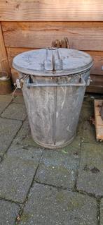 Oude zinken vuilnisbak met bodem en deksel uit Hillegom, Ophalen, Gebruikt, 50 tot 75 cm, 40 liter of meer
