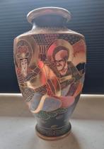 Antieke Japanse Satsuma Vaas met Gedetailleerde Afbeeldingen, Ophalen