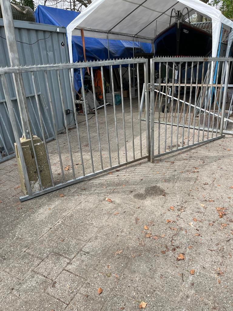 Robuust Spijlenhekwerk met Poort - Gebruikt, Tuin en Terras, Tuinhekken en Hekwerk, Gebruikt, Spijlenhekwerk, IJzer, Met poort