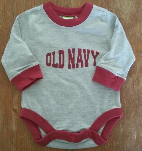 Maat 50/56 Old Navy romper l/s grijs/rood *NIEUW* a, Kinderen en Baby's, Babykleding | Maat 50, Nacht- of Onderkleding, Old Navy