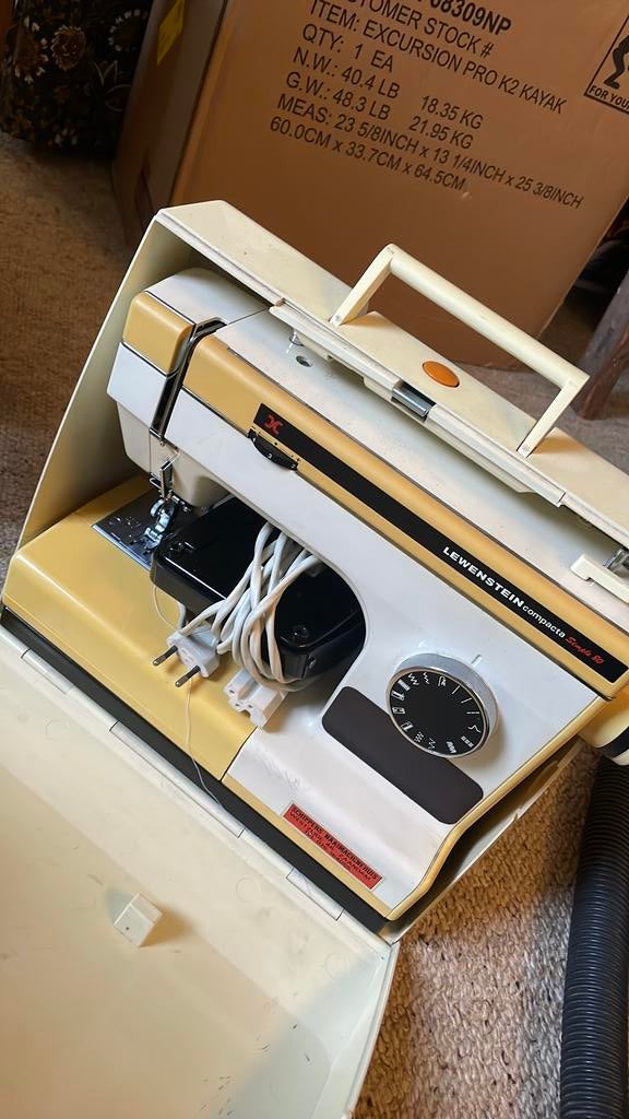 Lewenstein naaimachine en toebehoren, Ophalen, Gebruikt