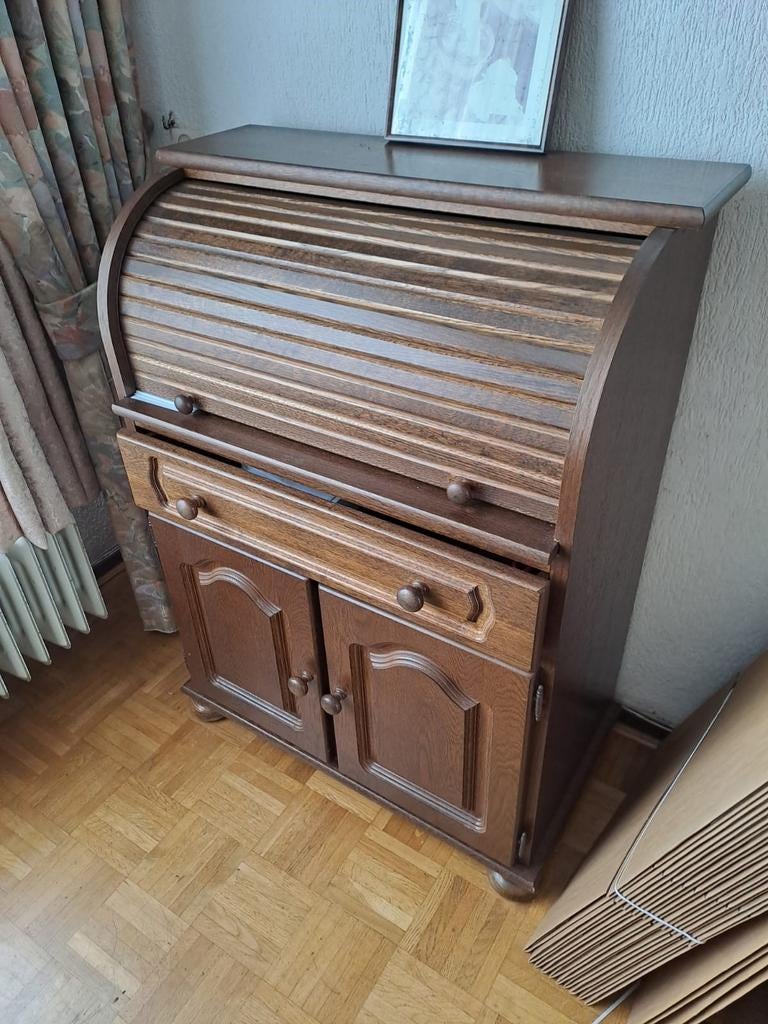 Houten secretaire met rolluik, Ophalen
