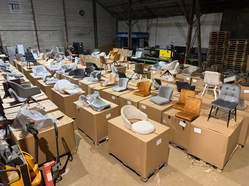 Partij Eetkamerstoelen (900x) + Eettafels Nieuw 100 Pallets, Zakelijke goederen, Partijgoederen en Retail | Partijgoederen, Ophalen of Verzenden