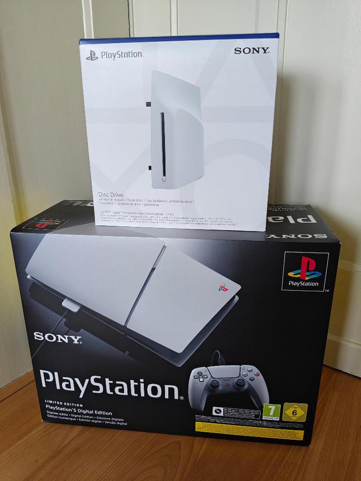 PlayStation 5 30th Anniversary Digital Edition + Disc Drive, Spelcomputers en Games, Spelcomputers | Sony PlayStation 5, Zo goed als nieuw