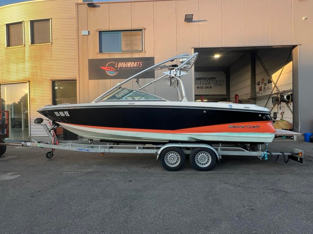 Mastercraft X-30, Watersport en Boten, Speedboten, Gebruikt, 6 meter of meer, Benzine, 200 pk of meer, Polyester, Binnenboordmotor