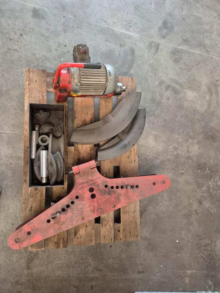 Hydraulische buiger met diverse hulpstukken, Doe-het-zelf en Verbouw, Gereedschap | Overige machines, Gebruikt, Ophalen