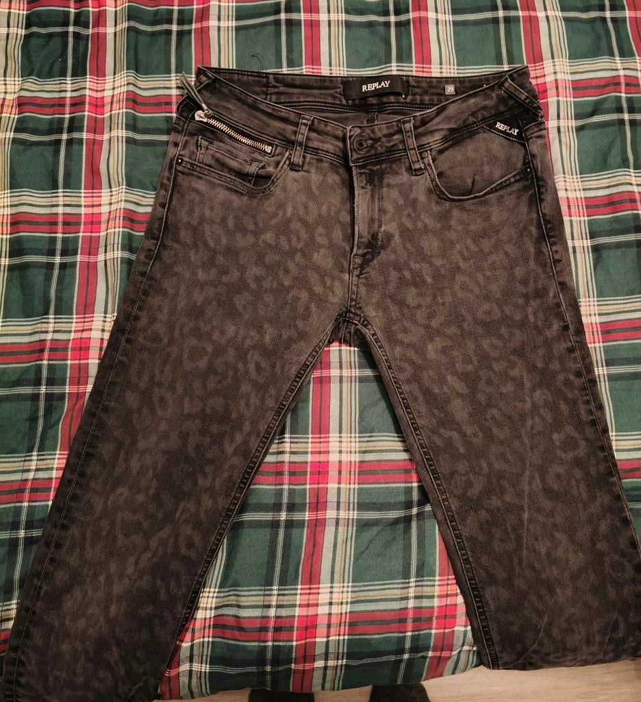 Replay Jeans W29 - Zwart met subtiele print, Kleding | Dames, Spijkerbroeken en Jeans, Zwart, Replay, Ophalen of Verzenden, Zo goed als nieuw