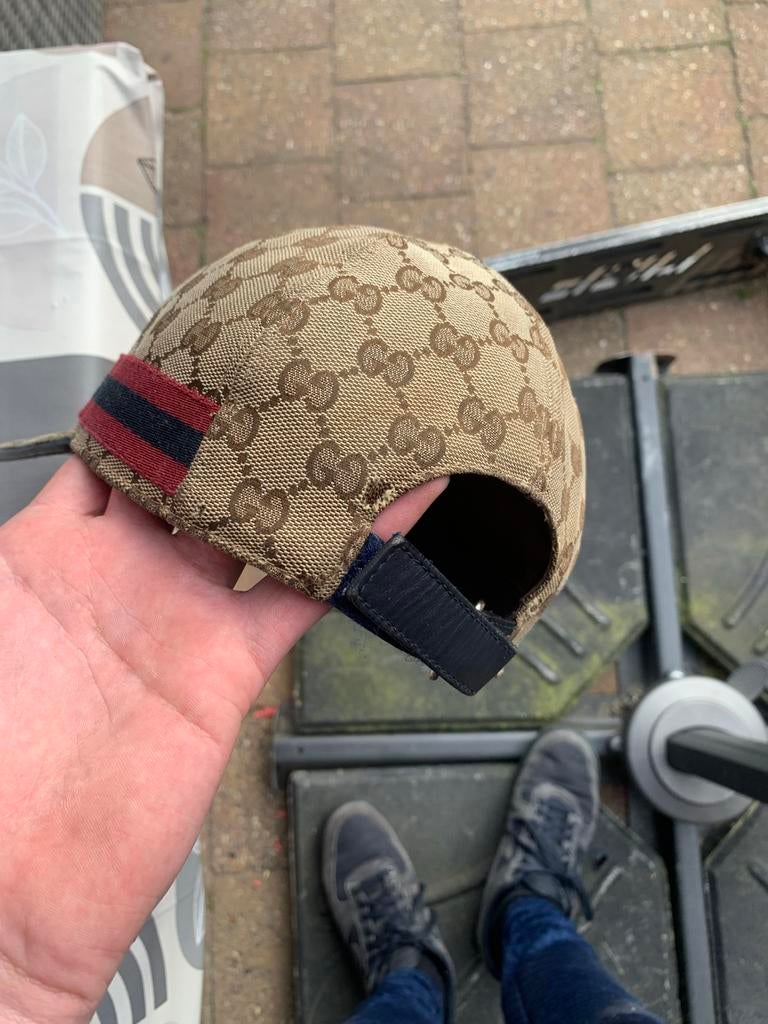 Gucci pet limited edition met lichte schade, Kleding | Dames, Hoeden en Petten, Ophalen of Verzenden, Gedragen, 56 of 57 cm (M, 7 of 7⅛ inch)