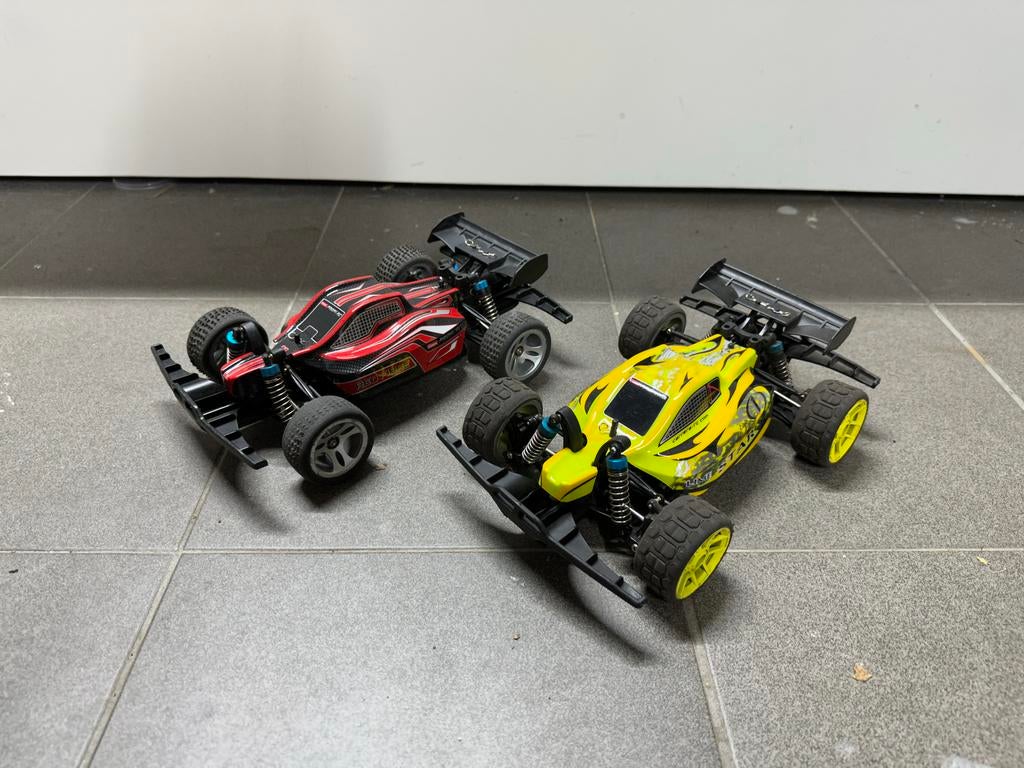 2 Carrera RC bestuurbare auto's voor onderdelen, Gebruikt, Onderdeel, Overige schalen, Ophalen