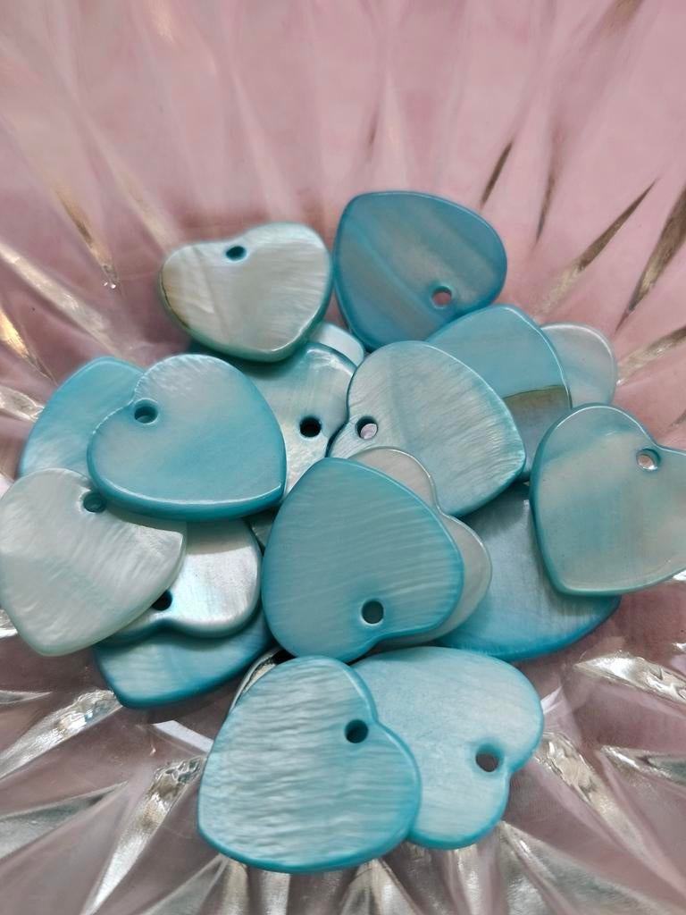 20x Hartjes bedels, lichtblauw, parelmoer #137, Sieraden, Tassen en Uiterlijk, Bedels, Overige materialen, Nieuw, 4 bedels of meer