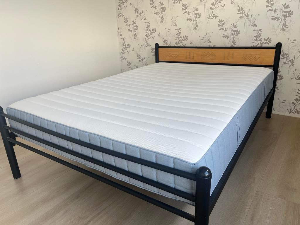 Bed 140x200, Ophalen, Zwart, Tweepersoons, 140 cm