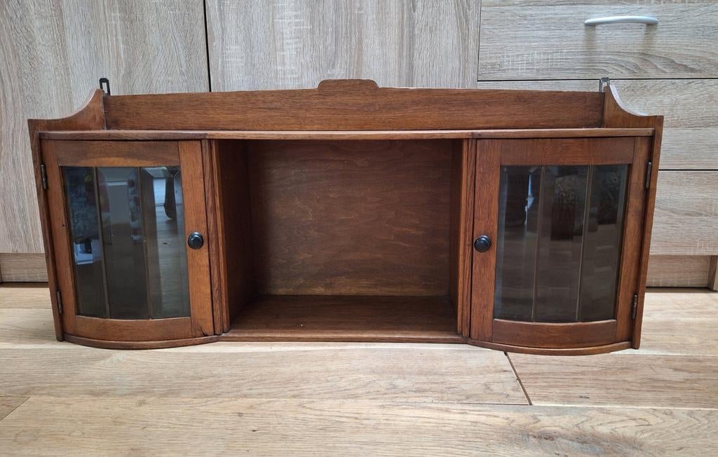 Oud antieke hangkast/ bijbelkast.zie de foto's, Ophalen