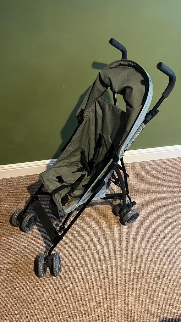 Handige en compacte buggy - Ideaal voor onderweg!, Kinderen en Baby's, Buggy's, Gebruikt, Overige merken, Zonnekap, Ophalen
