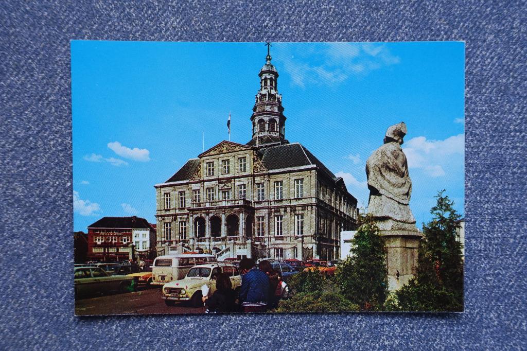 Maastricht. Markt, Stadhuis en Mooswief, Ophalen of Verzenden, 1960 tot 1980, Ongelopen, Limburg