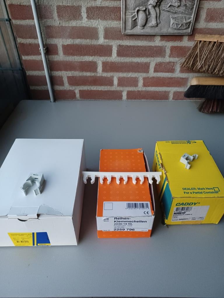 1xdoos klemschellen 1x doos 22m/m en 1xdoos 12m/m klemmen., Ophalen, Nieuw