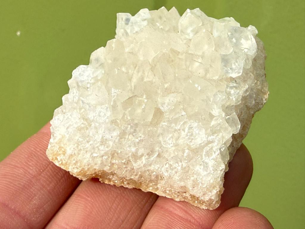 Calciet cluster uit Indonesië mineralen, Ophalen of Verzenden, Mineraal