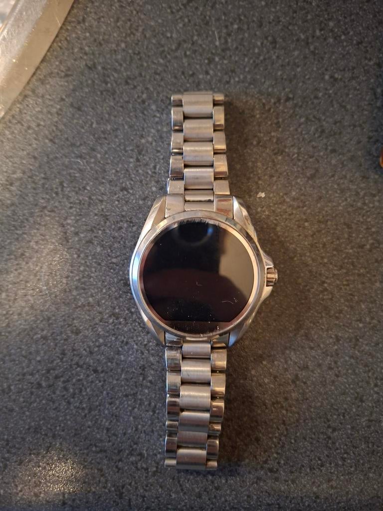 Michael Kors smartwatch met oplader, Sieraden, Tassen en Uiterlijk, Smartwatches, Ophalen of Verzenden
