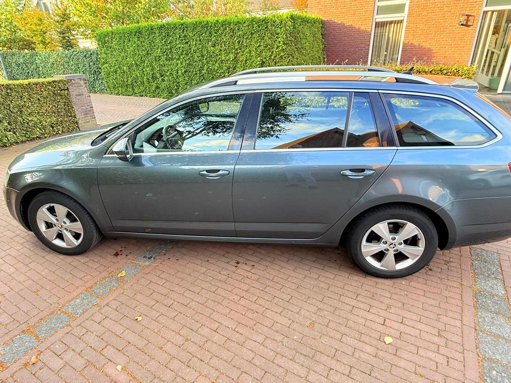 Skoda Octavia 1.2 TSI 81KW Comdi DSG 2016 Grijs, Auto's, Skoda, Voorwielaandrijving, 4 cilinders, 620 kg, Origineel Nederlands