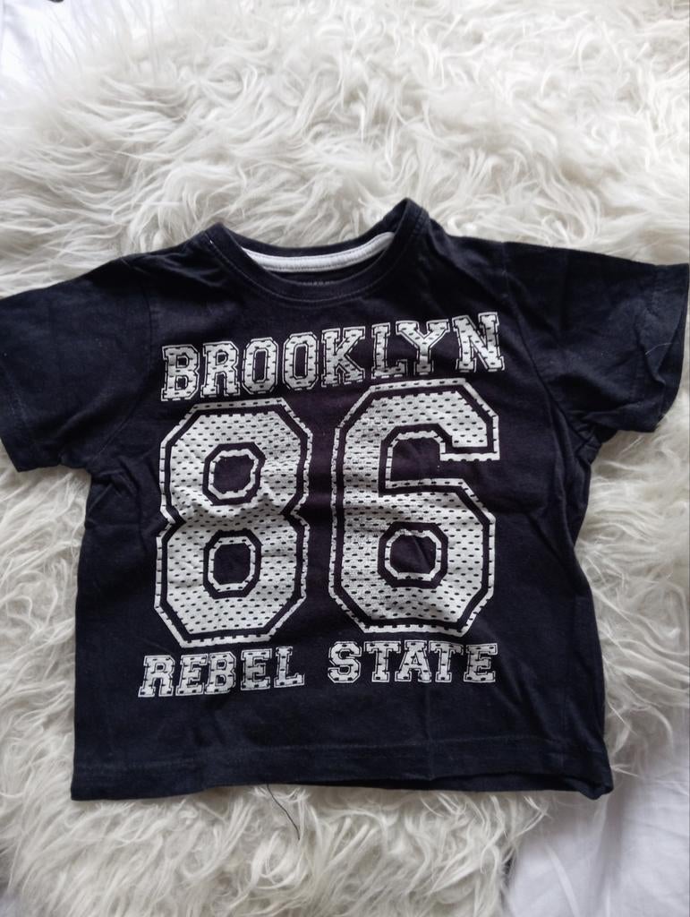 Zwart T-shirt | Primark | Maat 86, Kinderen en Baby's, Babykleding | Maat 86, Ophalen of Verzenden, Primark, Jongetje, Shirtje of Longsleeve