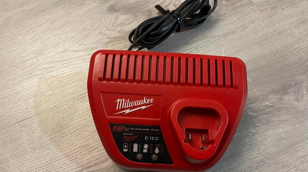 Milwaukee C12 C acculader 12V Lithium-Ion, Ophalen of Verzenden, Nieuw