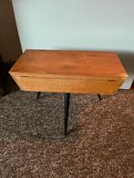 Klein houten tafeltje met opbergruimte, Gebruikt, 55 tot 75 cm, Rechthoekig, Hout
