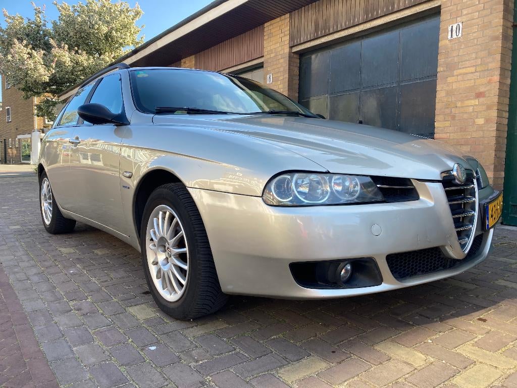 Alfa Romeo 156 1.8 Sportwagon 2004 kleur Amalfi NIEUWE APK, Auto's, Alfa Romeo, Voorwielaandrijving, Stof, Beige, 4 cilinders