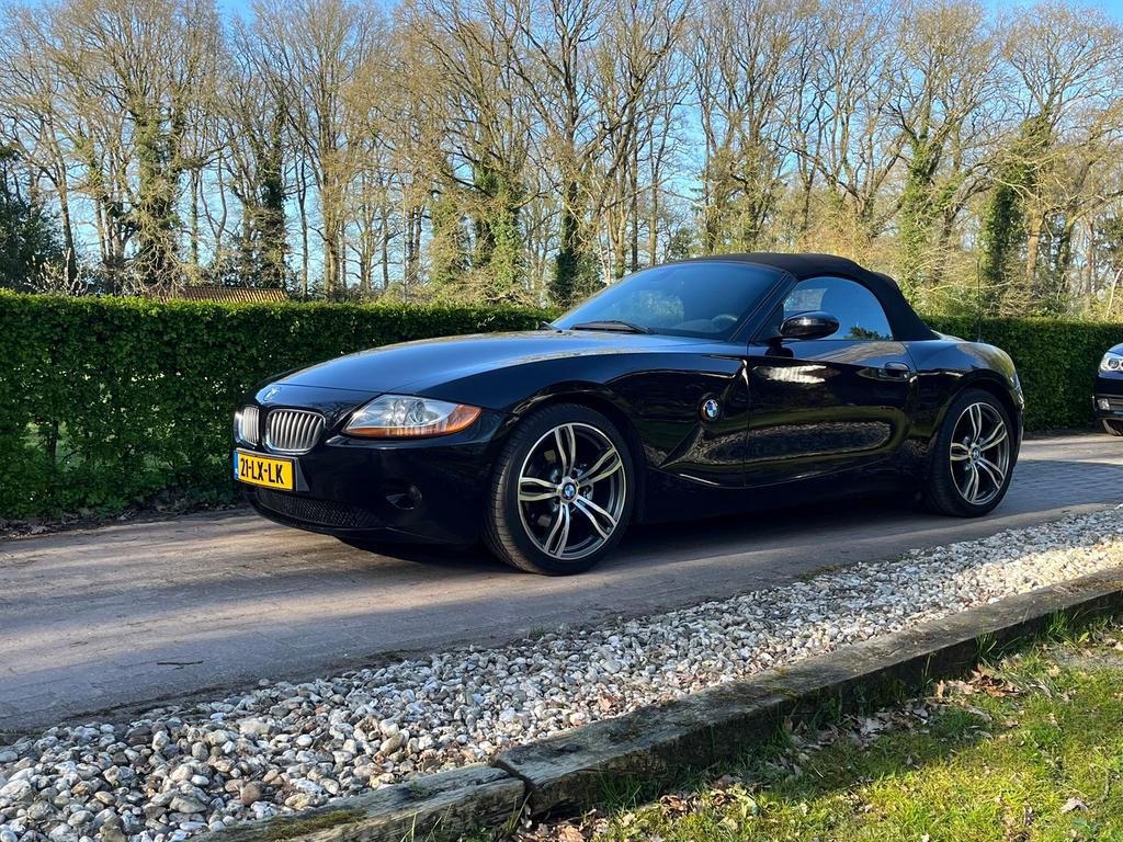 BMW Z4 3.0 I Roadster 2003 Zwart, Auto's, BMW, Achterwielaandrijving, Cabriolet, Zwart, 75 €/maand