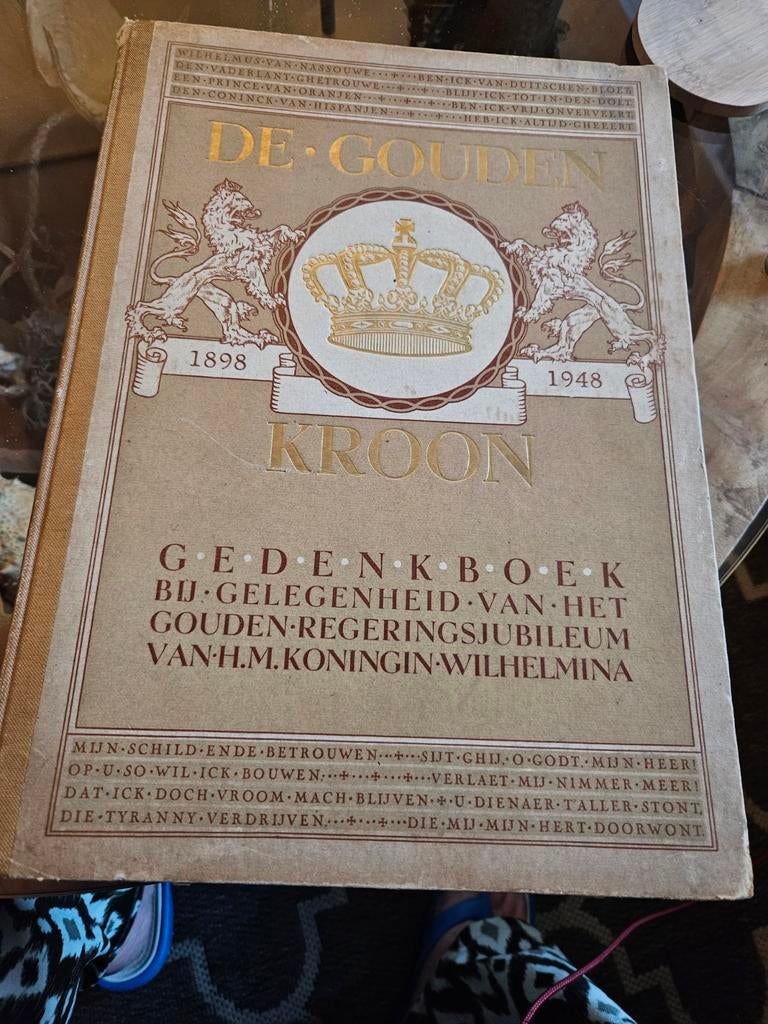 De Gouden Kroon - Gedenkboek Koningin Wilhelmina 1898-1948, Boeken, Ophalen of Verzenden, 20e eeuw of later, Gelezen