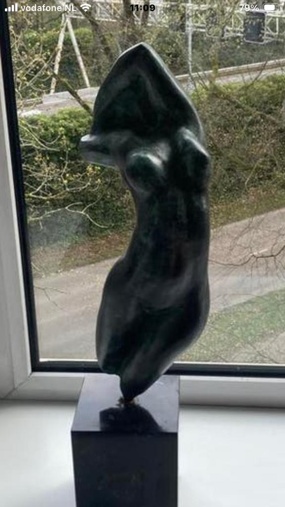 Elegant Bronzen Beeld van Vrouwenlichaam op Sokkel, Ophalen of Verzenden, 20 - 50 cm, Beeld, Modern