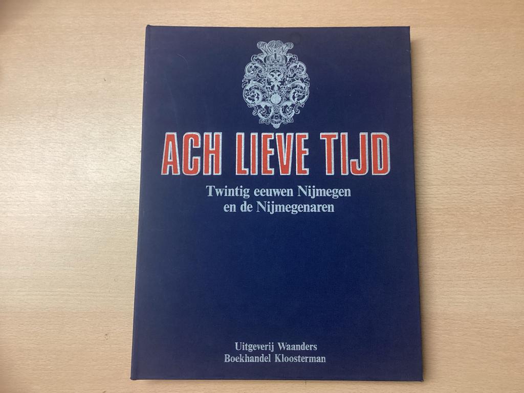 Ach Lieve Tijd: Twintig eeuwen Nijmegen, Ophalen of Verzenden, 20e eeuw of later, Gelezen
