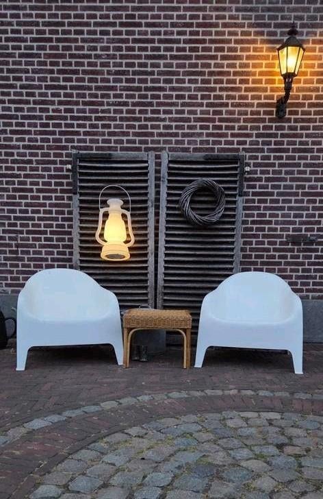 2 wit kunststof kuipstoelen tuinstoelen riet rafelige kruk, Ophalen, Gebruikt, Kunststof, Stapelbaar