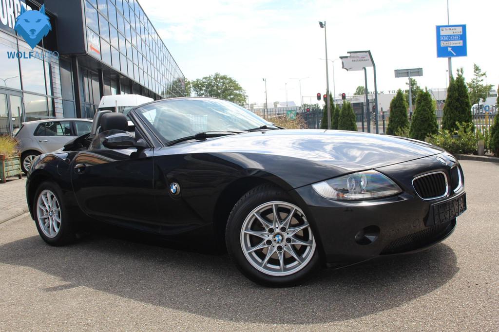 BMW Z4 Roadster 2.2i GOEDE STAAT! STOELVERWARMING,AIRCO, Auto's, Stof, Gebruikt, Zwart, Cabriolet